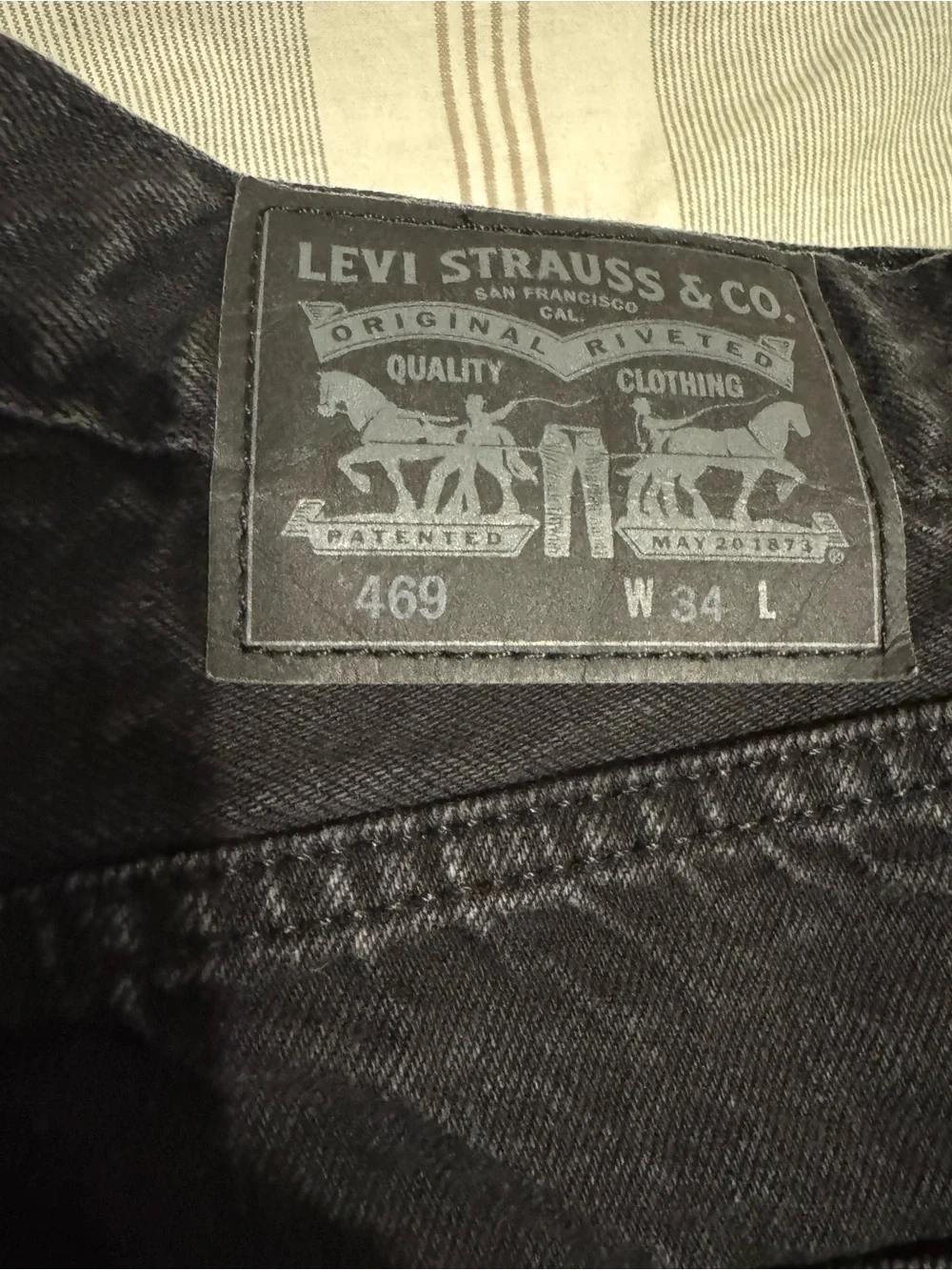 Levi's 469 Men's Jeans in Black shorts